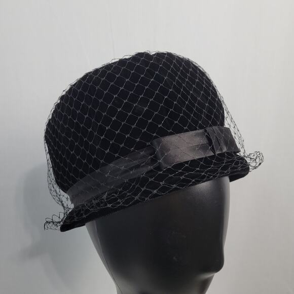 Vintage 50s Union Made black velvet hat with mesh satin ribbon, USA, mid century - Picture 1 of 14
